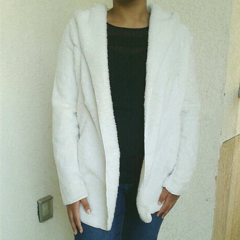 1 LEFT Off White Faux Fur Hooded Jacket - Picture 4 of 4